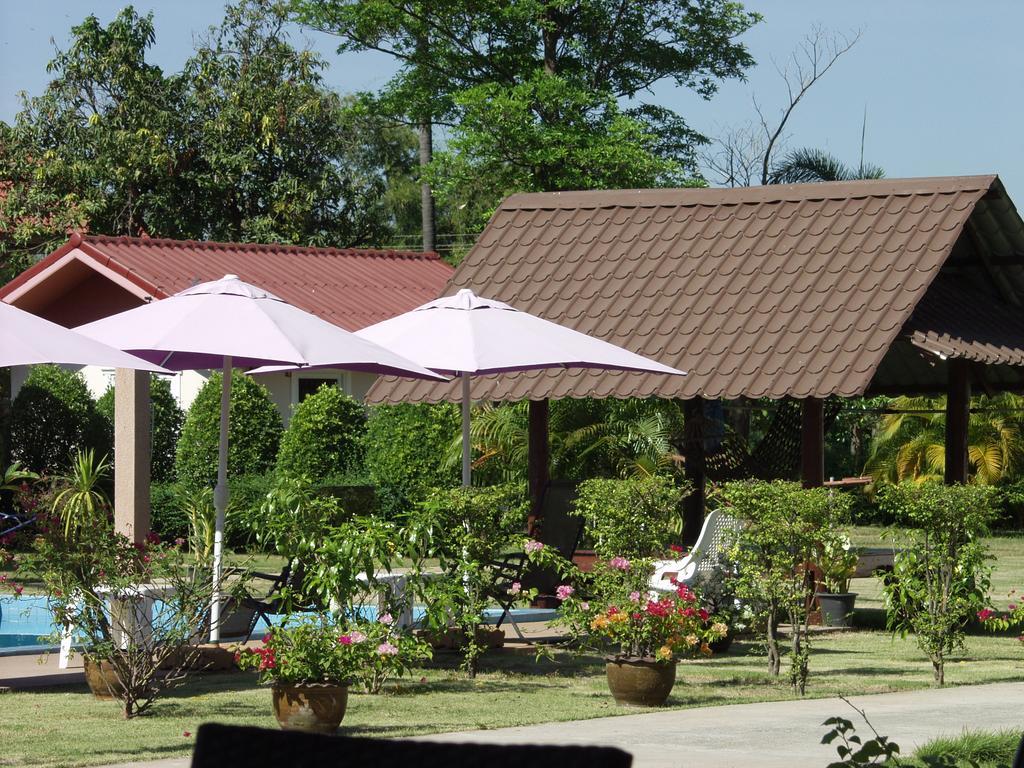 Moon River Resort Ubon Ratchathani Exteriör bild