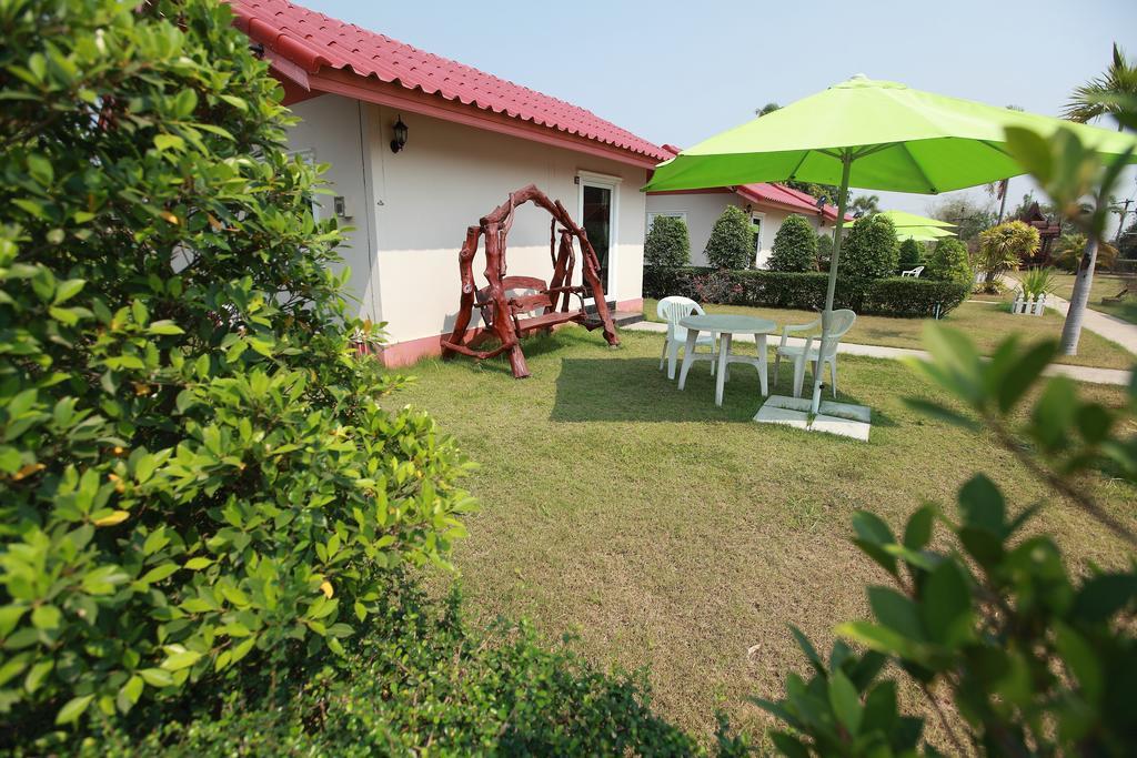 Moon River Resort Ubon Ratchathani Exteriör bild