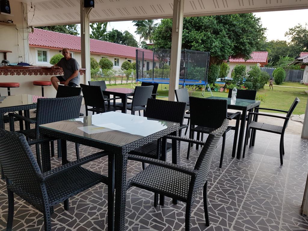 Moon River Resort Ubon Ratchathani Exteriör bild