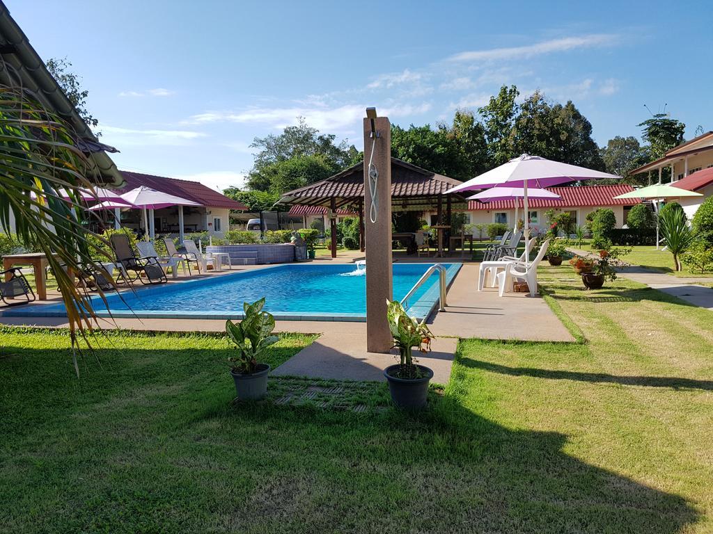 Moon River Resort Ubon Ratchathani Exteriör bild