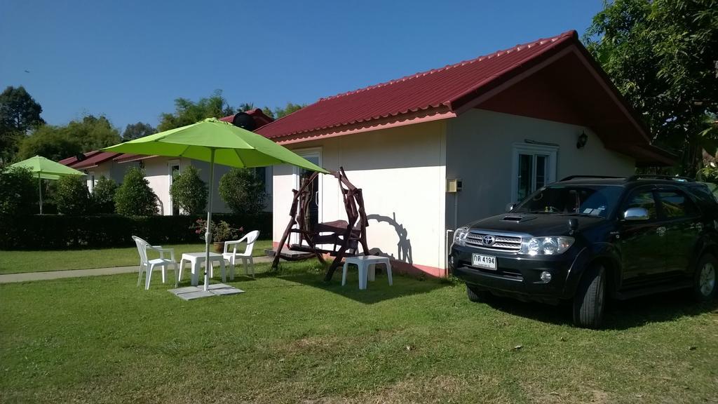 Moon River Resort Ubon Ratchathani Exteriör bild